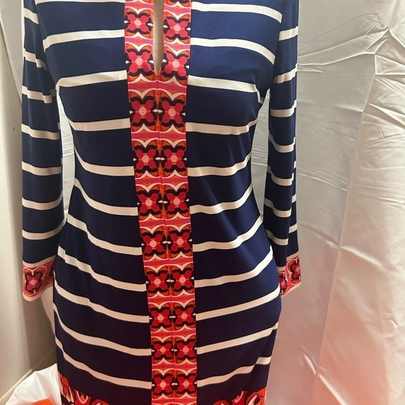 Beautiful Eliza J dress  size 4 lined with back zipper polyester/spandex - Picture 8 of 9